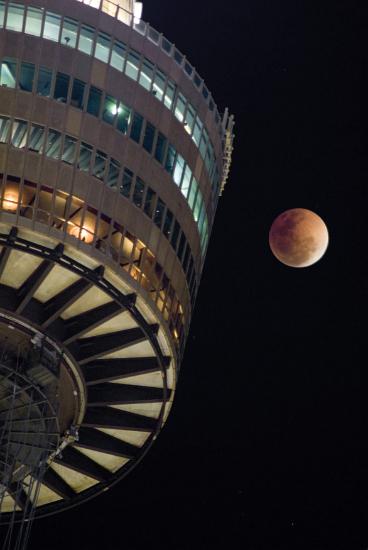 lunar eclipse coppery coloured moon during a lunar eclipse